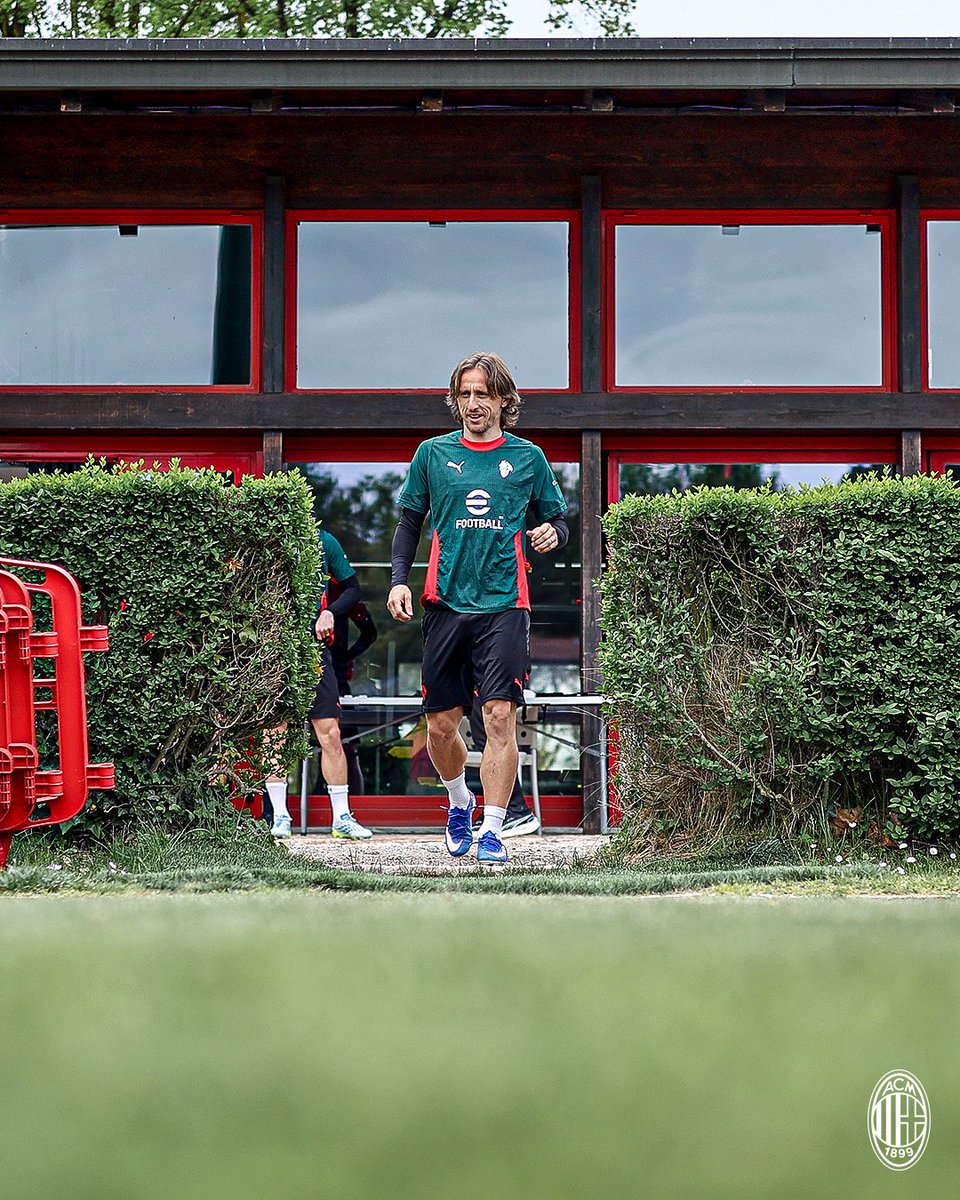 AC Milan tweet media