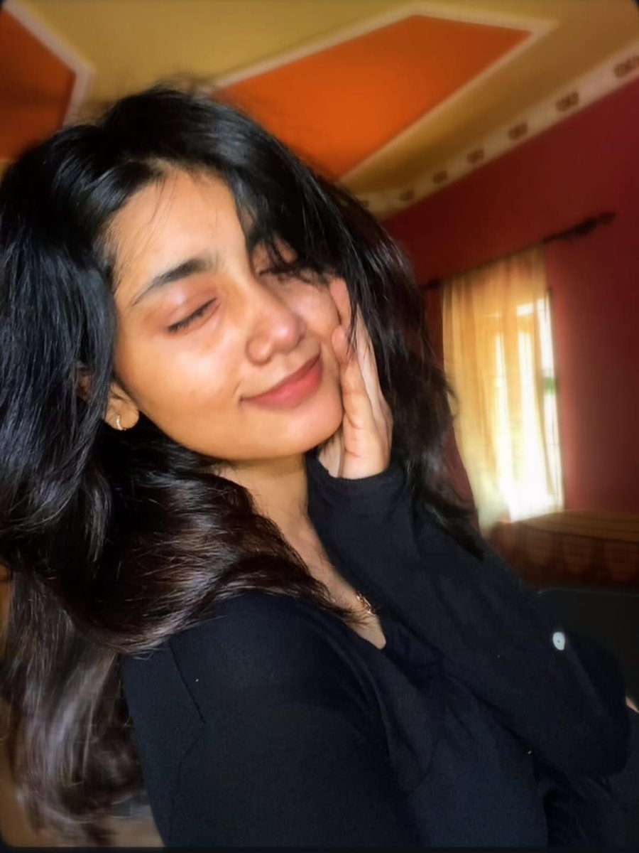 actresswoods's tweet photo. Ziya 🖤🤩
#Ziya https://t.co/hICfNUw5d5