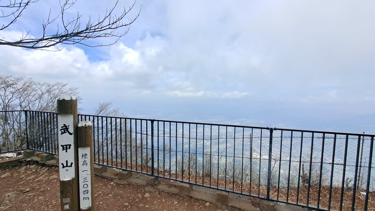 kono72's tweet photo. #埼玉県
#秩父
#武甲山
#芝桜
#登山
桜が終わり、芝桜の時期になってきました！今日は武甲山山頂よりお送りします！
三菱マテリアルの、工場も上から見ると面白いですよね！ https://t.co/YZapT9B8EO