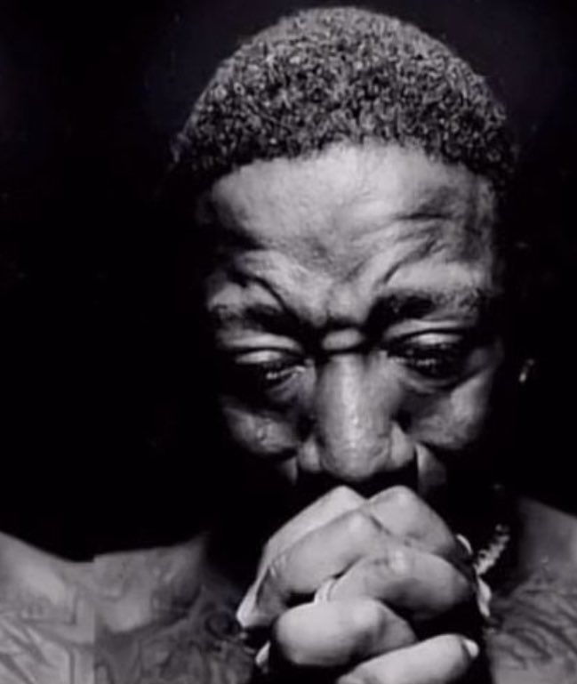 verullseye's tweet image. his ARMS????? oh my god