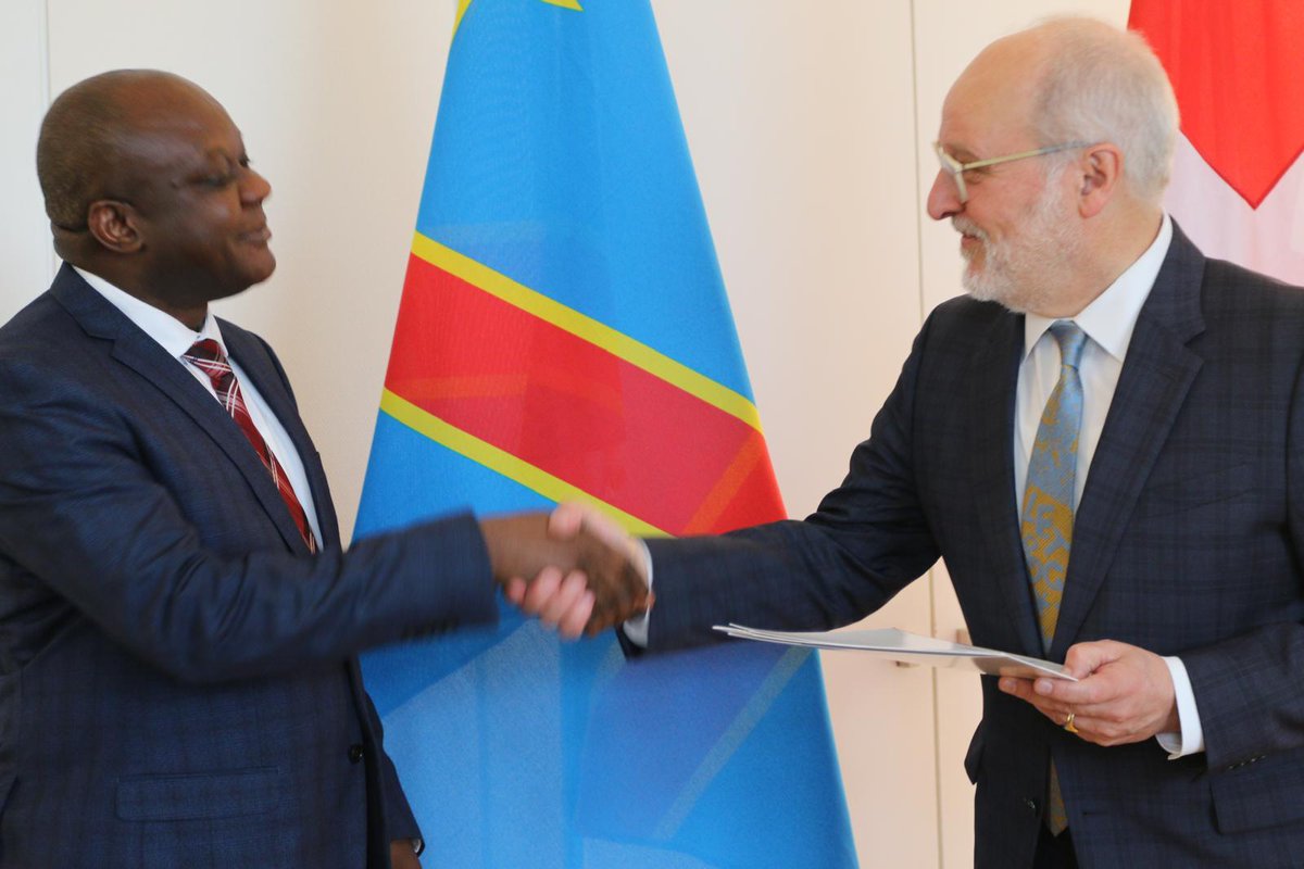 CrispinMbadu's tweet photo. La RDC : Pour une Francophonie de l’Action et des Valeurs.

Berne| Ce mardi 14 avril 2026, j'ai été reçu en audience par Monsieur Alexandre Frasel, Secrétaire d’État SEE, Confédération Suisse.

​Mandaté par SEM le Président de la République, Chef de l'Etat, Félix-Antoine TSHISEKEDI TSHILOMBO, j’ai réaffirmé l’ambition de la RDC pour l’@OIFfrancophonie. La candidature de Mme @JulianaLumb porte une vision d'État structurée :

​1️⃣ Engagement Régalien : Un multilatéralisme fort et efficace pour porter les valeurs de notre Charte : Paix, Démocratie, Solidarité, Développement durable, l'Etat des droits, Droits de l’Homme, égalité homme-femme, etc.

2️⃣ Innovation & Modernité : Une gouvernance numérique inclusive et un pluralisme culturel et linguistique au service de notre jeunesse.

3️⃣ Avenir Durable : Faire de la diversité culturelle le moteur d’un développement durable et d’une solidarité concrète.

​🙏 Gratitude à la Confédération Suisse pour son engagement et ses bons offices dans le règlement de la situation sécuritaire et humanitaire à l'Est de la RDC. 
Avec 100M de locuteurs, la RDC se veut le garant d'une OIF qui agit et qui protège. 
@SuminwaJudith
@kayikwambaT 
@Presidence_RDC 
@AmbSuisseRDC