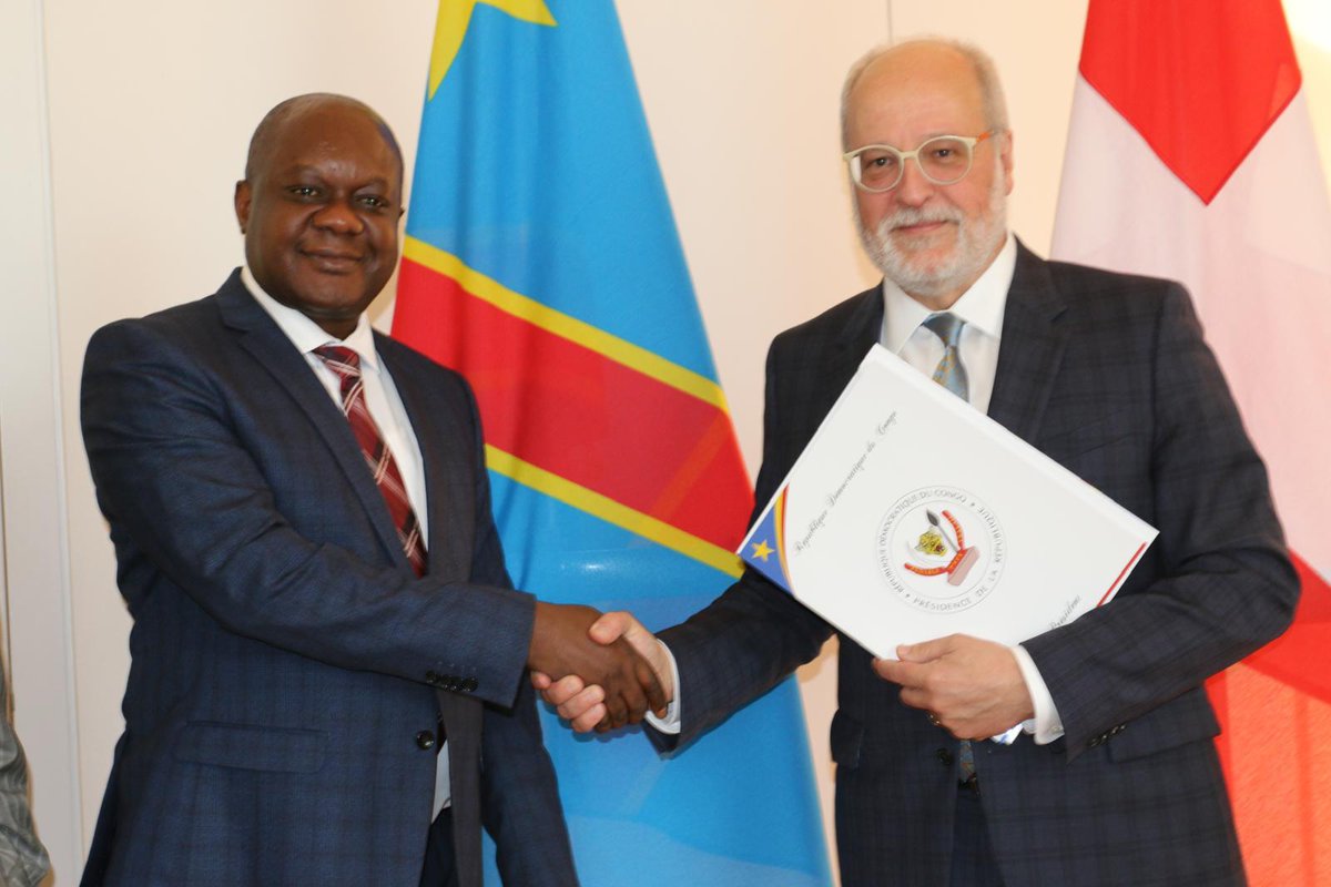 CrispinMbadu's tweet photo. La RDC : Pour une Francophonie de l’Action et des Valeurs.

Berne| Ce mardi 14 avril 2026, j'ai été reçu en audience par Monsieur Alexandre Frasel, Secrétaire d’État SEE, Confédération Suisse.

​Mandaté par SEM le Président de la République, Chef de l'Etat, Félix-Antoine TSHISEKEDI TSHILOMBO, j’ai réaffirmé l’ambition de la RDC pour l’@OIFfrancophonie. La candidature de Mme @JulianaLumb porte une vision d'État structurée :

​1️⃣ Engagement Régalien : Un multilatéralisme fort et efficace pour porter les valeurs de notre Charte : Paix, Démocratie, Solidarité, Développement durable, l'Etat des droits, Droits de l’Homme, égalité homme-femme, etc.

2️⃣ Innovation & Modernité : Une gouvernance numérique inclusive et un pluralisme culturel et linguistique au service de notre jeunesse.

3️⃣ Avenir Durable : Faire de la diversité culturelle le moteur d’un développement durable et d’une solidarité concrète.

​🙏 Gratitude à la Confédération Suisse pour son engagement et ses bons offices dans le règlement de la situation sécuritaire et humanitaire à l'Est de la RDC. 
Avec 100M de locuteurs, la RDC se veut le garant d'une OIF qui agit et qui protège. 
@SuminwaJudith
@kayikwambaT 
@Presidence_RDC 
@AmbSuisseRDC