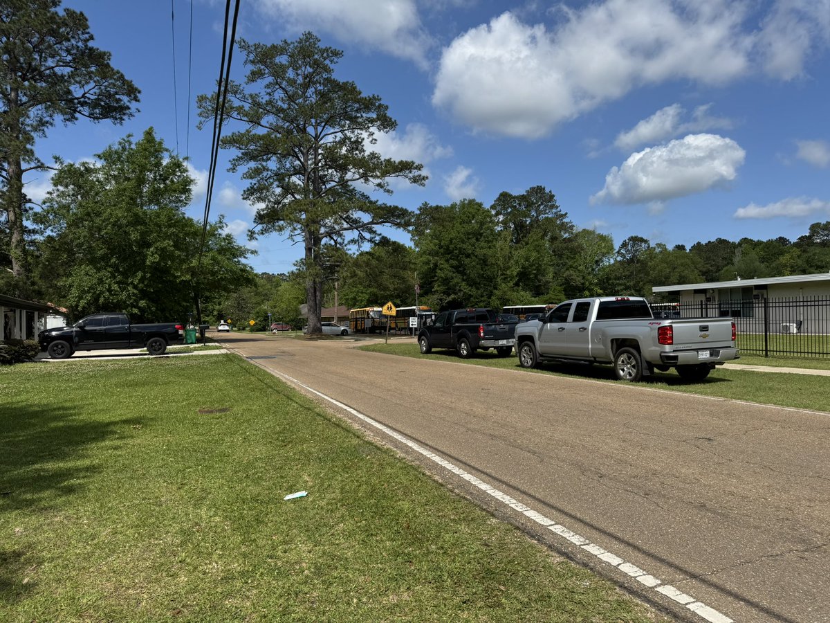mallorysmithtv's tweet photo. #DEVELOPING: Police are investigating a shooting at Tangipahoa Alternative School this morning after officers say a 13-year-old refused to get out of a vehicle at drop-off.

Hammond Police say as an adult tried to drive the teen away from campus, a school resource officer heard gunshots and saw the teen walking toward him with a firearm. The teen was taken into custody. The adult was shot and is in critical condition. The school is on lockdown.

I’m at the school now. A press conference is scheduled for noon. More updates to come.