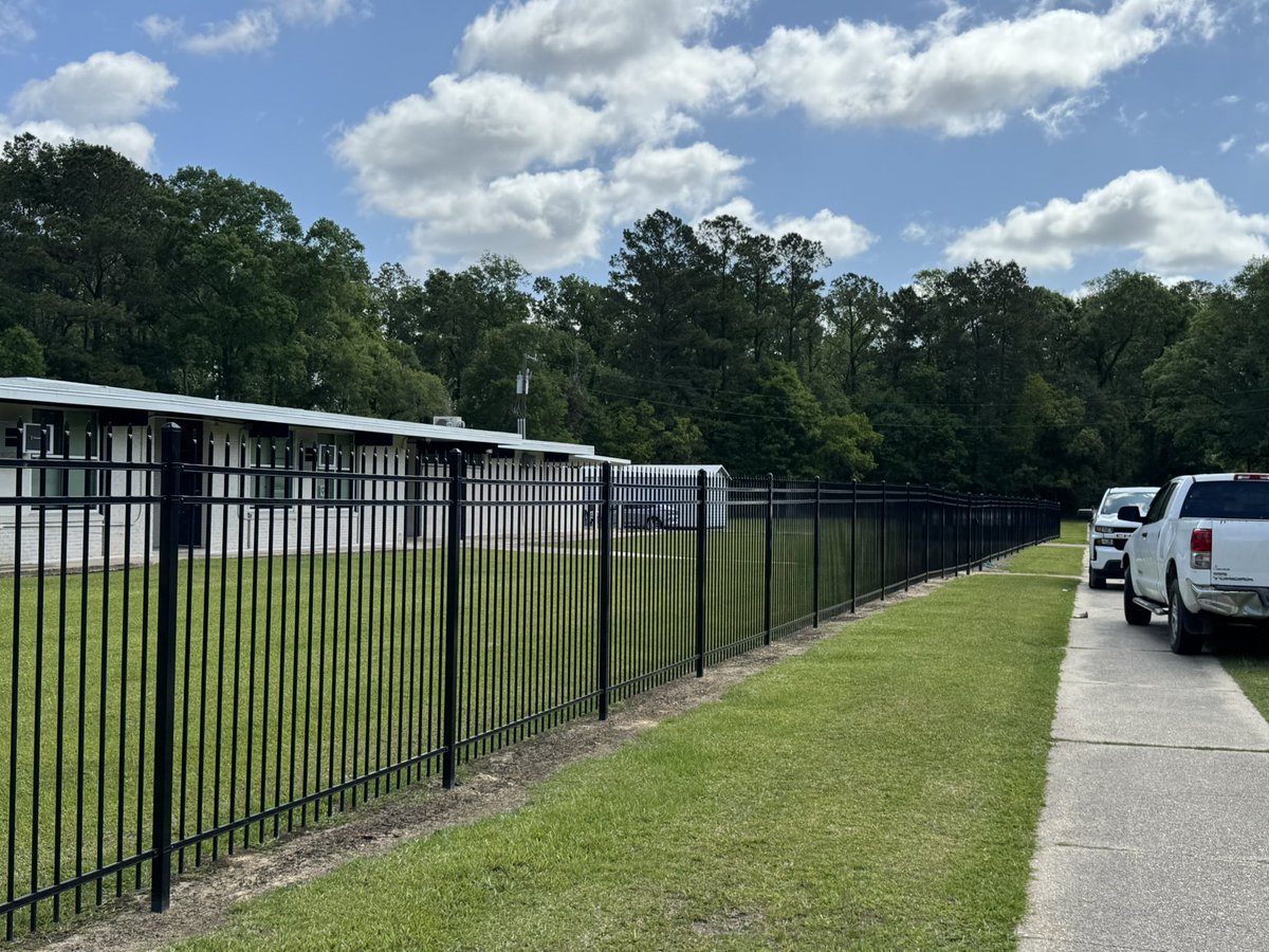 mallorysmithtv's tweet photo. #DEVELOPING: Police are investigating a shooting at Tangipahoa Alternative School this morning after officers say a 13-year-old refused to get out of a vehicle at drop-off.

Hammond Police say as an adult tried to drive the teen away from campus, a school resource officer heard gunshots and saw the teen walking toward him with a firearm. The teen was taken into custody. The adult was shot and is in critical condition. The school is on lockdown.

I’m at the school now. A press conference is scheduled for noon. More updates to come.
