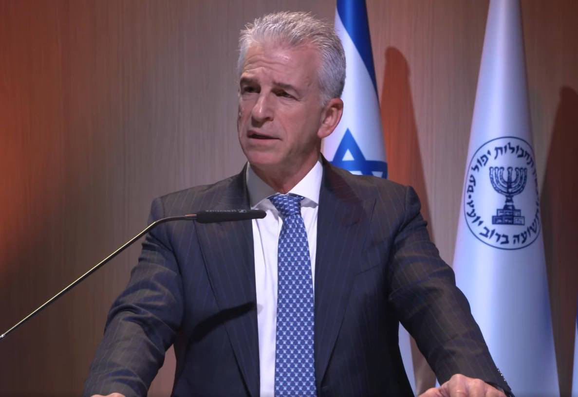100% estaba seguro que era y es así 

El director del Mossad, Barnea: "Nuestro compromiso solo se cumplirá cuando se sustituya el régimen extremista en Irán. No pensamos que la misión se completaría inmediatamente después de que cesaran los combates. Aún así, planificamos y