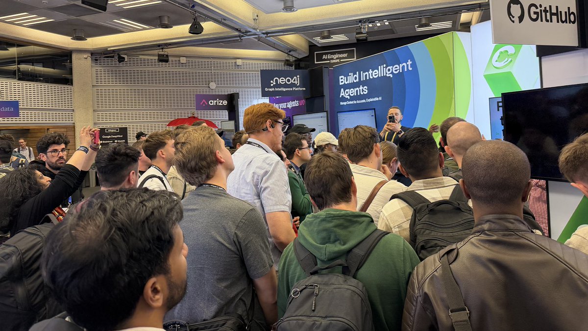 Microsoft UK tweet media