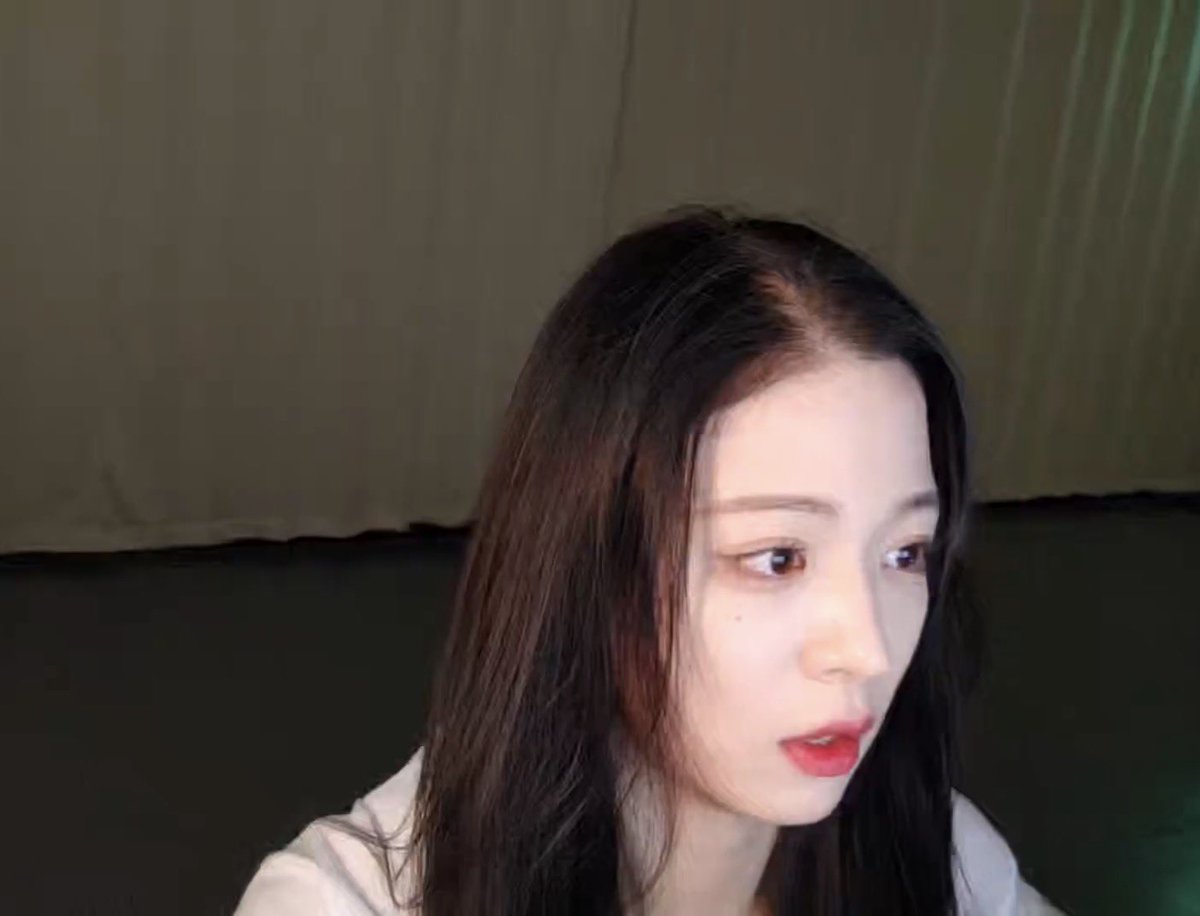 kicknanaba's tweet photo. 가끔 앞머리 깐 채영이가 그립다 https://t.co/trWT2SA0Hi