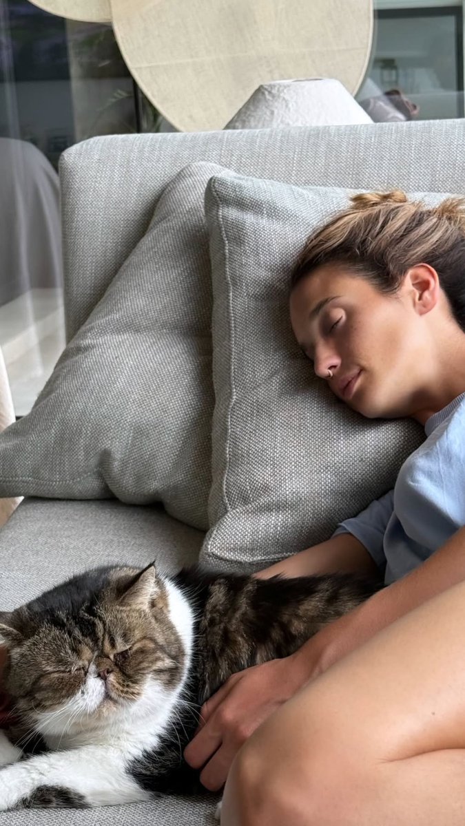 María Pedraza  tweet media