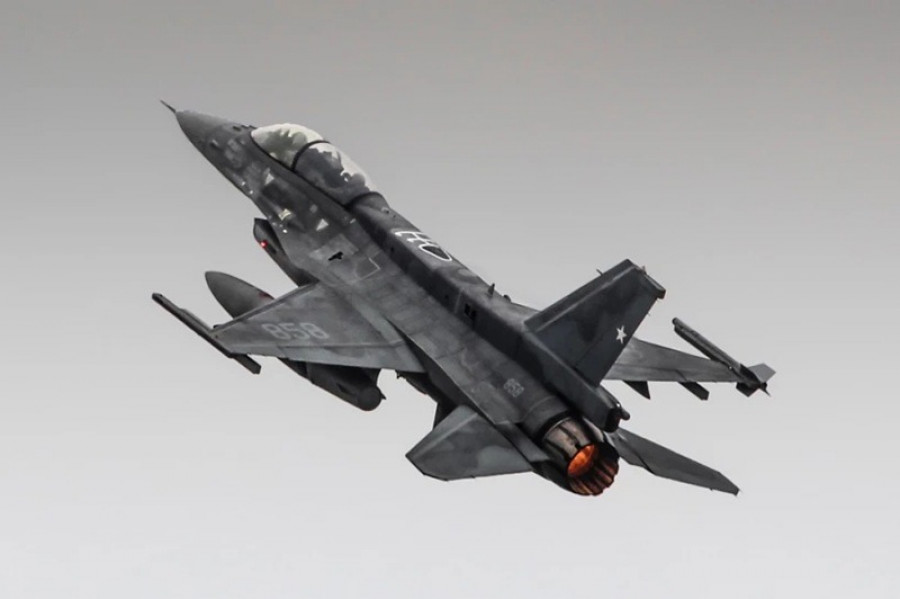 RealDerechaCL's tweet image. Los cazas F-16 de la Fuerza Aérea de #Chile 🇨🇱 iniciaron ejercicios con los F/A-18 Super Hornet del portaaviones nuclear USS Nimitz de #EEUU 🇺🇲

#CHILE Demostrando CAPACIDADES
 zona-militar.com/2026/04/14/los…