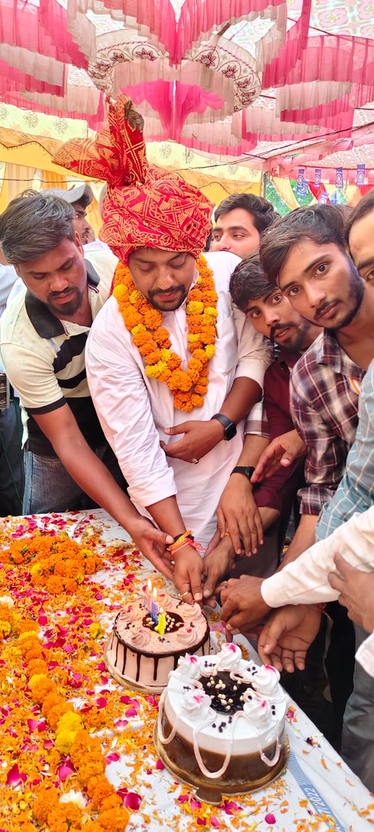 Surenderdiler's tweet photo. आज टप्पल के ग्राम गौरोला में भारत रत्न डॉ. बाबा साहेब भीमराव अंबेडकर जी की 135वीं जयंती के पावन अवसर पर उपस्थित होकर उन्हें श्रद्धांजलि अर्पित की। उनके विचार, संघर्ष और संविधान निर्माण में दिया गया योगदान हम सभी के लिए प्रेरणास्रोत है। #surenderdiler #rajveerdiler #Tappal https://t.co/7gEE6Sio63
