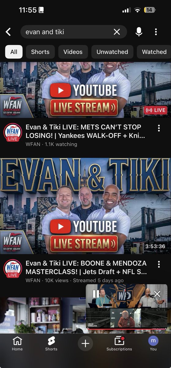 X_sinisfee_X's tweet photo. These two stream titles being back to back is so hilarious https://t.co/8d1hXLnL1q