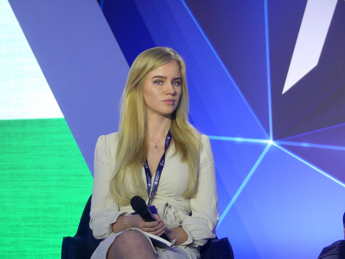 GirlsInFrames tweet media