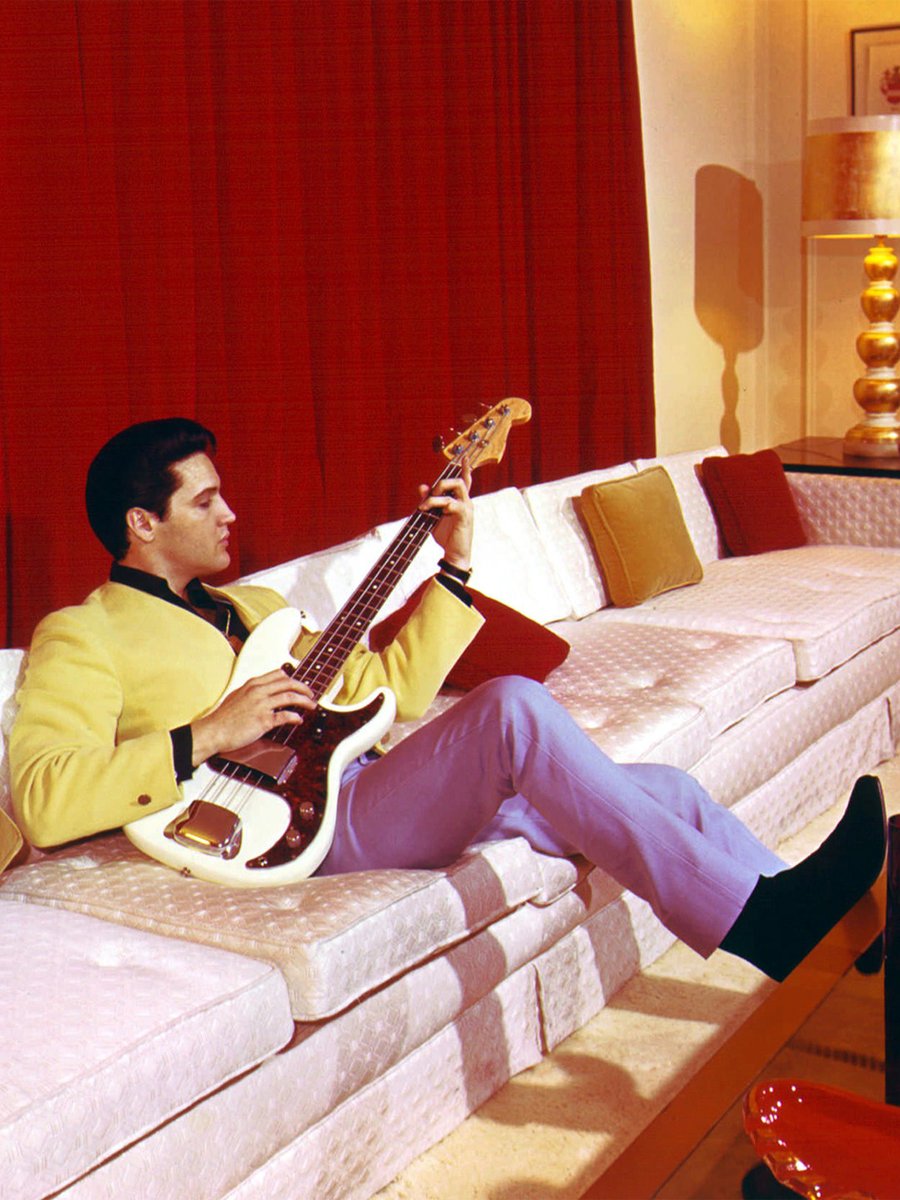 Elvis Presley tweet media