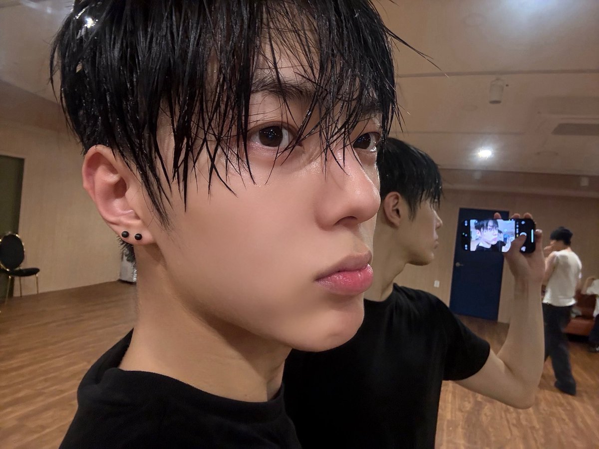 쥬 tweet media