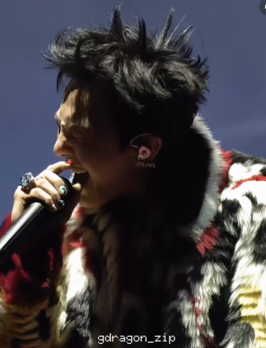 chogihyeon's tweet photo. Made for Coachella @IBGDRGN https://t.co/4eAVrpA6y6