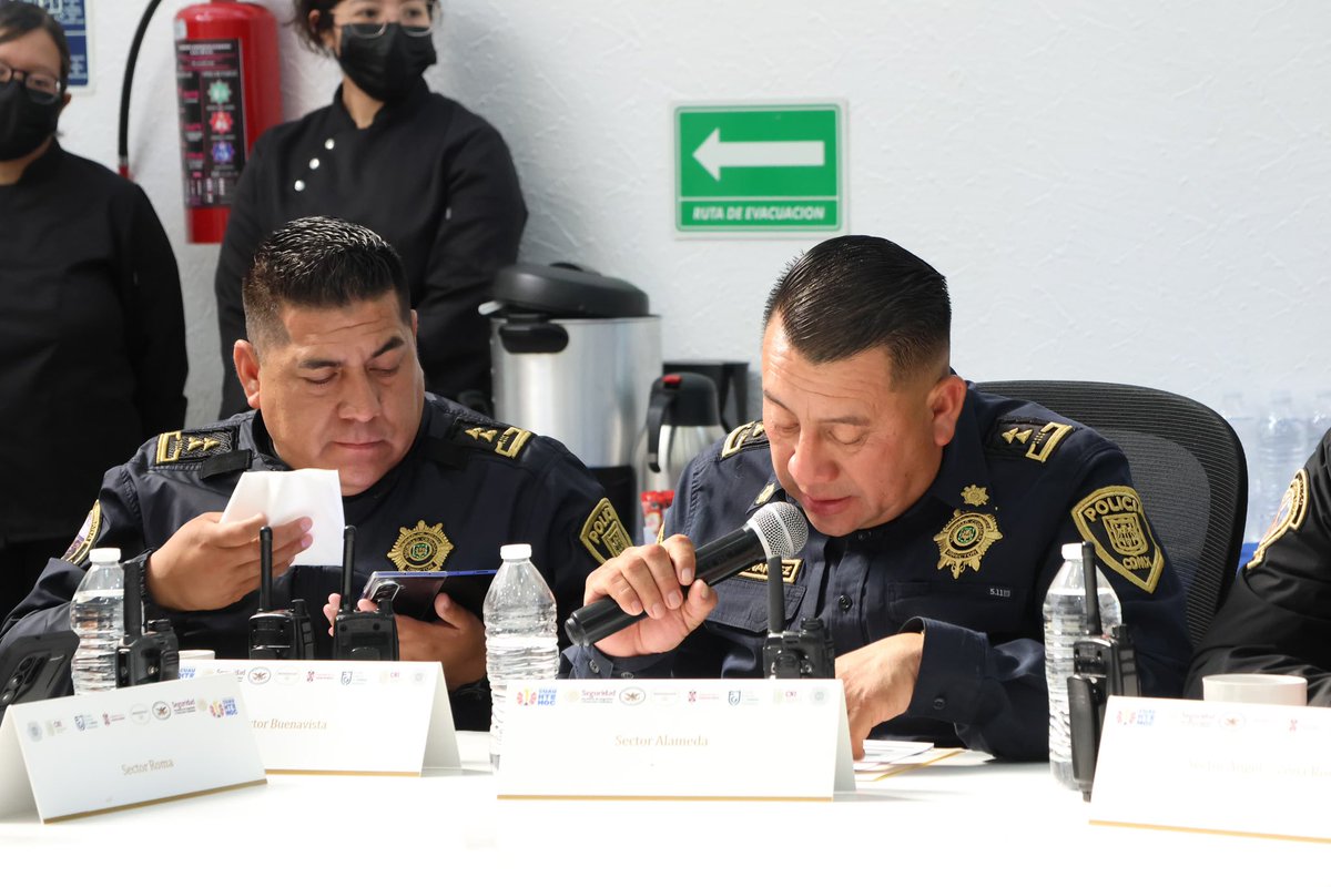 Martes mesa de construcción de paz y seguridad con los 3 órdenes de gobierno. 

Gracias a nuestros Oriones por no bajar la guardia y trabajar todos los días por nuestras vecinas y vecinos de <a href="/AlcCuauhtemocMx/">Alcaldía Cuauhtémoc</a>