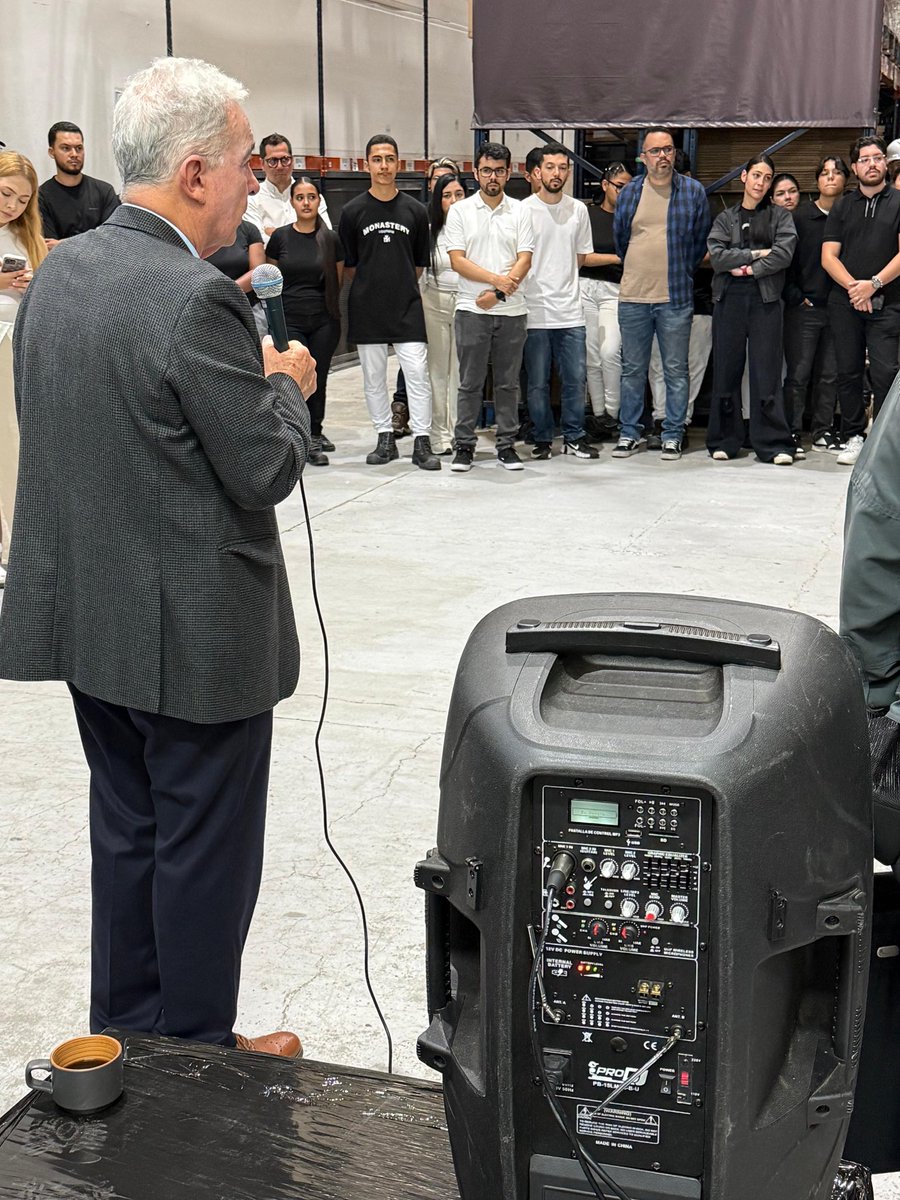 Álvaro Uribe Vélez tweet media