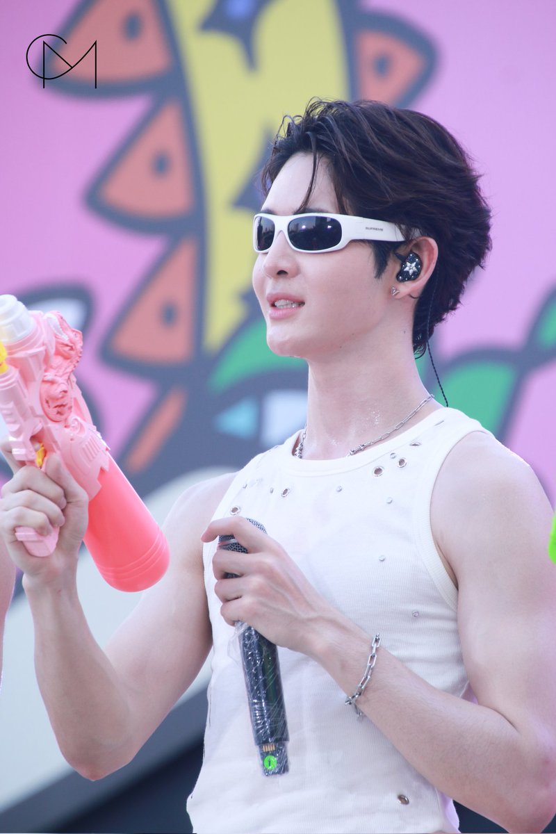 CM2Connect's tweet image. ปืนฉีดน้ำสุดน่ารักพร้อมฉีดแฟนๆ แล้วว "เจมส์ - DEXX" ในงาน “ICONSIAM THAICONIC SONGKRAN 2026”💦 

DEXX SONGKRAN26 ICONSIAM 

#DEXXxICONSIAM 
#JAMESSU_DEXX #JamesSu
#DEXXth #ICONSIAMSongkran 
#สงกรานต์ที่ไอคอนสยาม 
#ICONSIAM