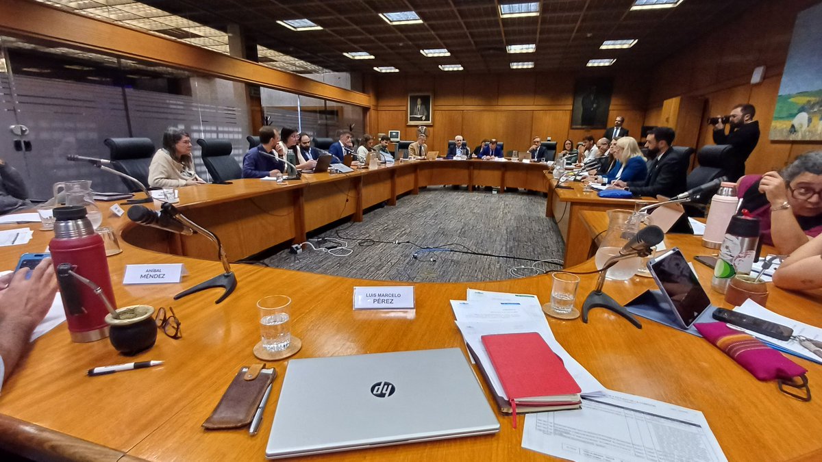AHORA!!!
El ministro de Desarollo Social Prof. Gonzalo Civila y su equipo respondiendo al llamado de la Comisión de Población y Desarrollo por las personas en situación de calle.
En 2024 se atendieron a 11.261, en el 2025 hubo 13.597 personas en situación de calle. Aumentó un 20%