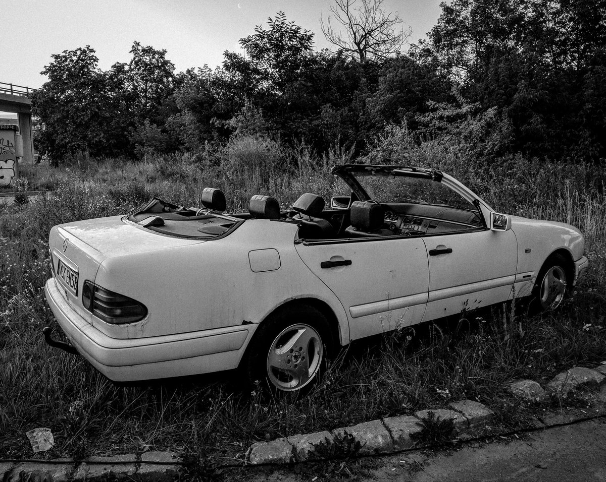 5uicideBoY's tweet image. Memories
A few years ago, I made a convertible from a Mercedes W210 for a video
#setdesign #mercedesw210