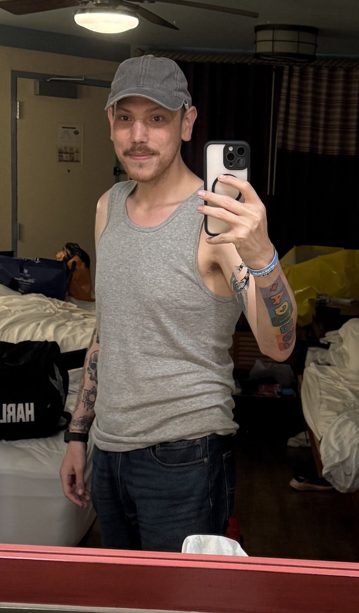 Smoking King tweet media