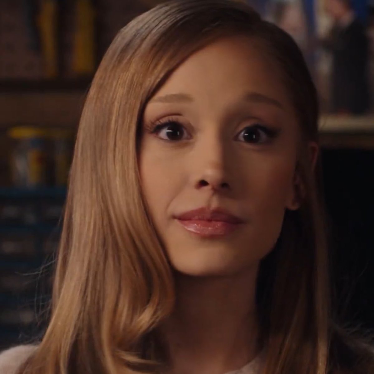 TeamArianaBE's tweet image. #PHOTOS: Voici les premières images teaser de « Focker in-law » avec Ariana.