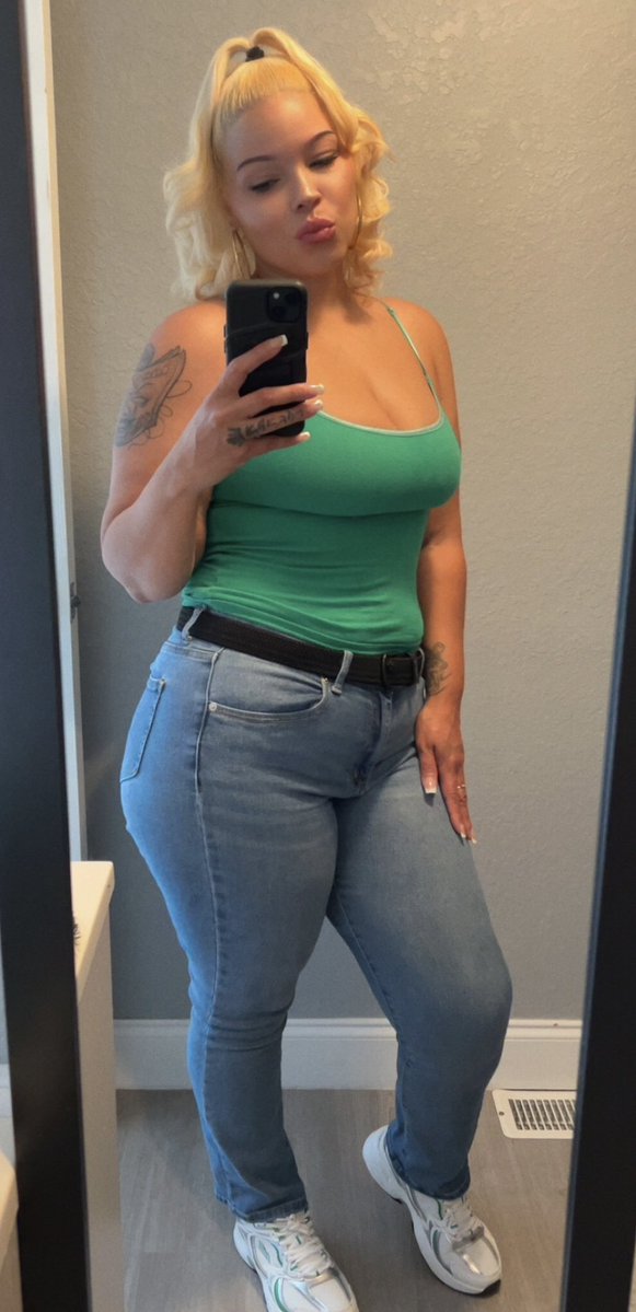 kushqueen215's tweet image. #Tuesday 🖤🤍💚