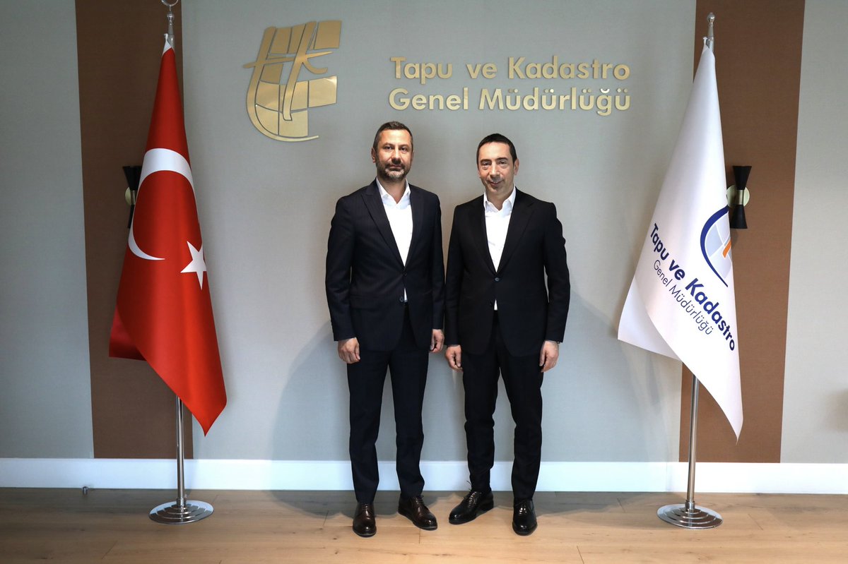 Tapu ve Kadastro Genel Müdürümüz Hakan Gedikliyi Genel Başkan Yardımcılarımızla birlikte ziyaret ederek, 8. dönem toplu sözleşme kazanımımız olan koruyucu giyim malzemesinin çalışanlarımıza verilmesi noktasındaki iradesi ve destekleri için teşekkürlerimizi ilettik.
Ayrıca bu