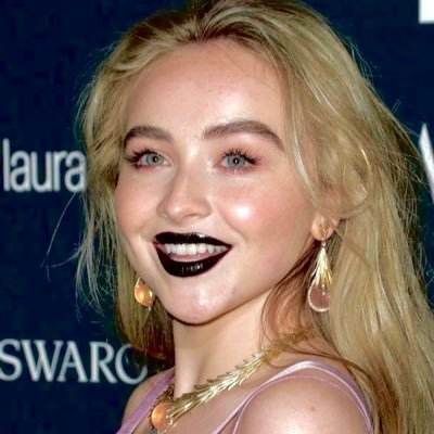 LG Pink Is A KILLAH! 🔪 tweet media