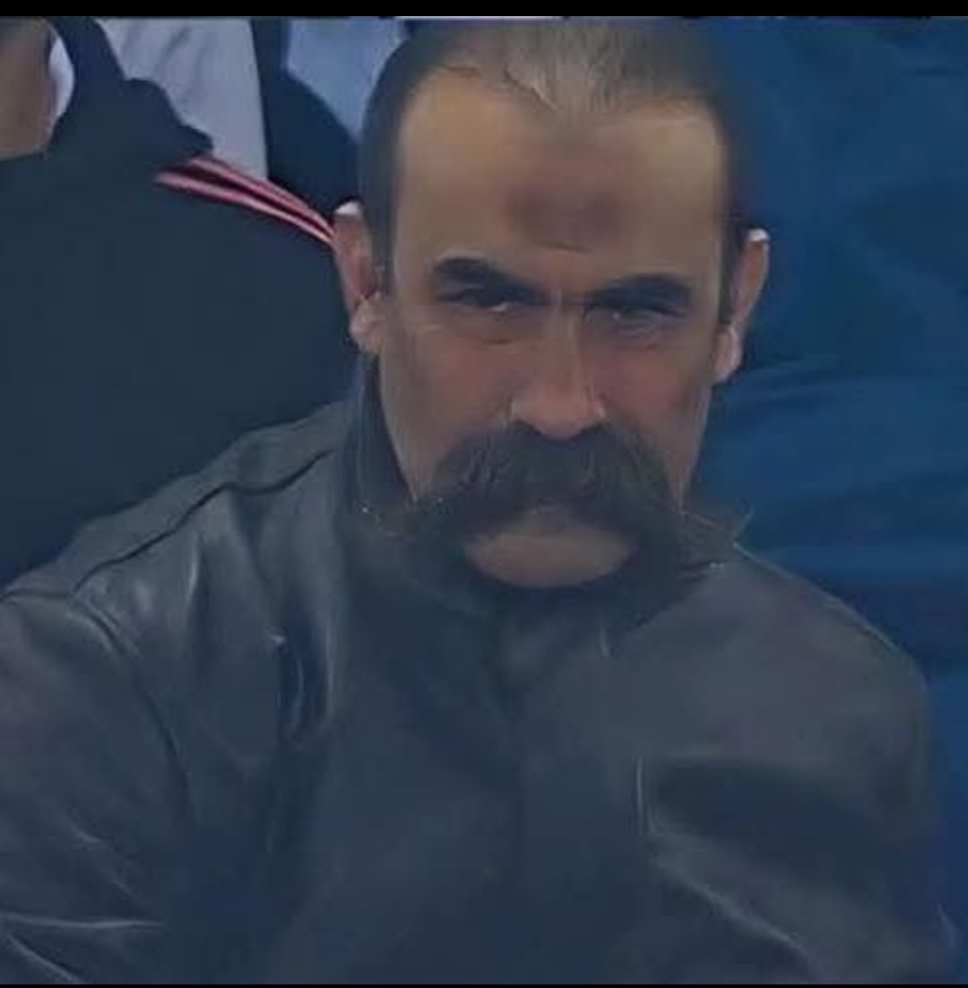 #ميزانية_جمال_جبر_مفتوحة
راجل مخوخ من جوه ويضيع فلوس البلد علي قفل صفحات الزملكاويه