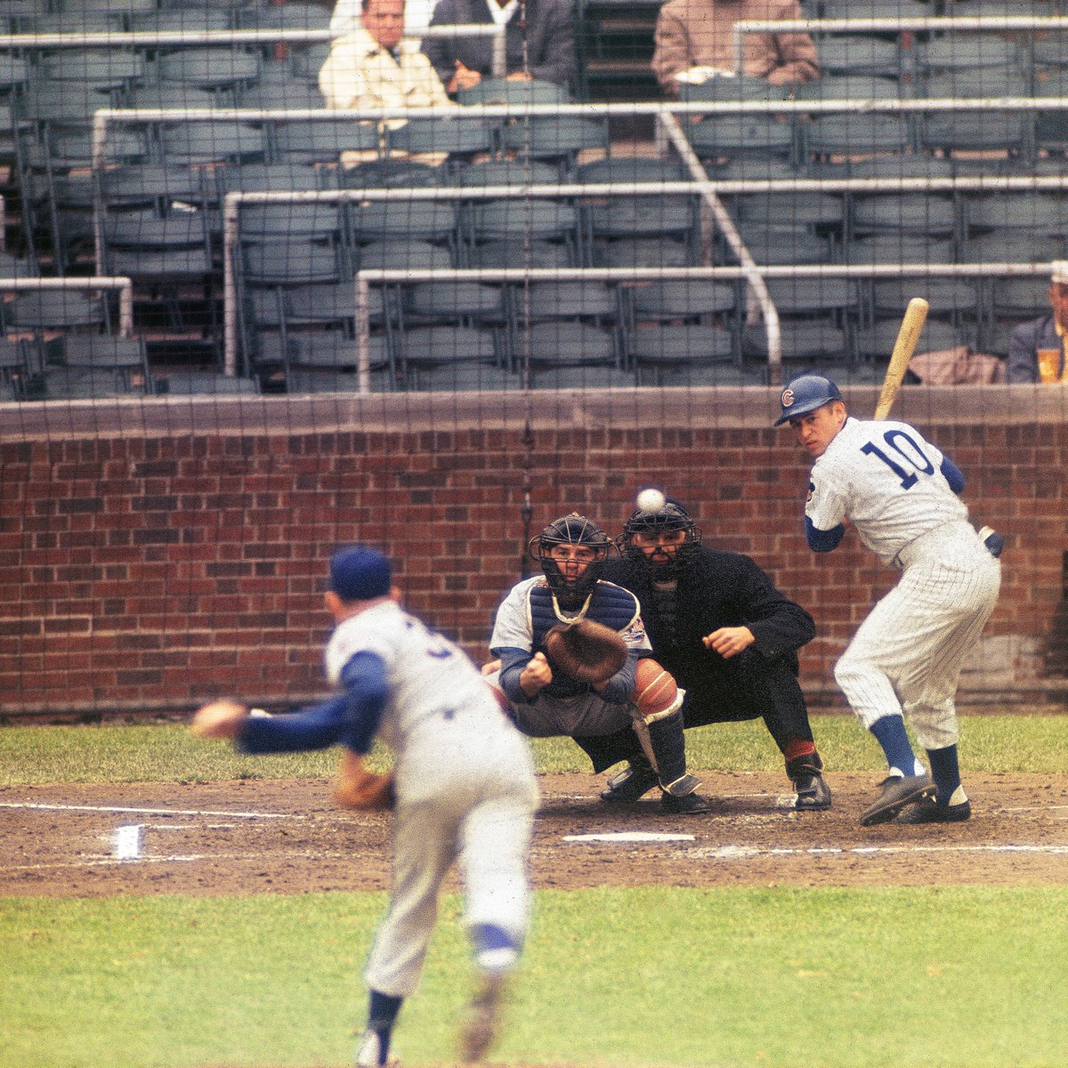 LeiferNeil's tweet image. Chicago Cubs Ron Santo at bat against the New York Mets at Wrigley Field. 

Chicago, Illinois
April 24, 1963

#NeilLeifer #Photography #ChicagoCubs #Sports #Baseball #NewYorkMets #WrigleyField