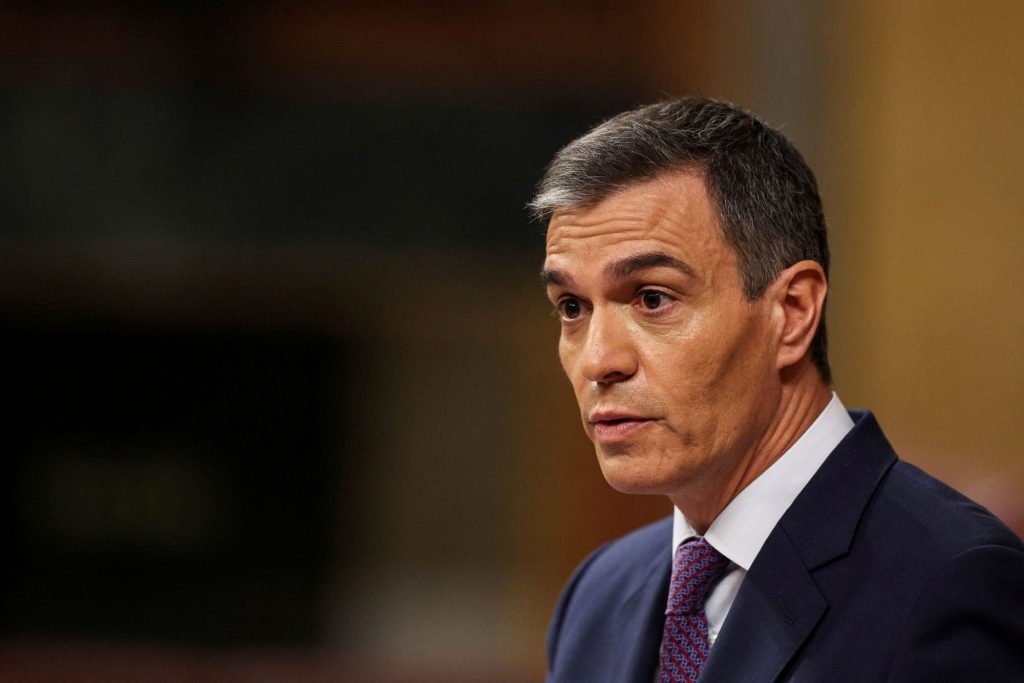 DejaLogic's tweet photo. Σήμερα 14/4/2026 ο Ισπανός Σάντσεθ 
και η κυβέρνησή του ενέκριναν με διάταγμα 
έκτακτη μαζική νομιμοποίηση περίπου 500.000 λαθρομεταναστών/παρατύπων μεταναστών.
Κάποιοι λένε οτι μπορεί να φτασουν τις
840.000 !
Αυτός ο κρετίνος αποτελεί ωρολογιακή βόμβα για ολη την ευρώπη https://t.co/TMtDJhZTHX