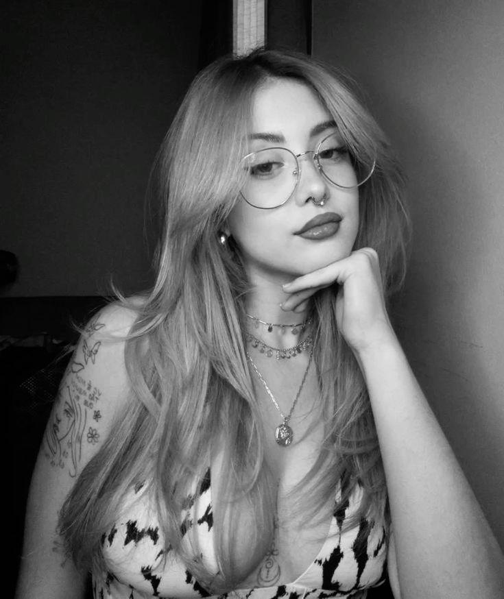 𖥻 off tweet media