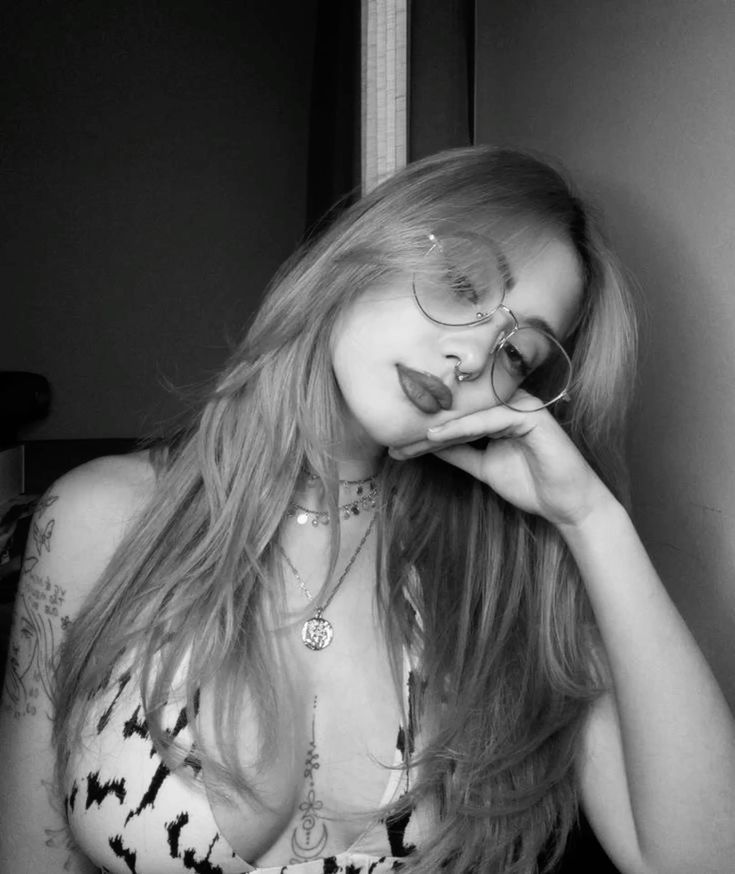 𖥻 off tweet media