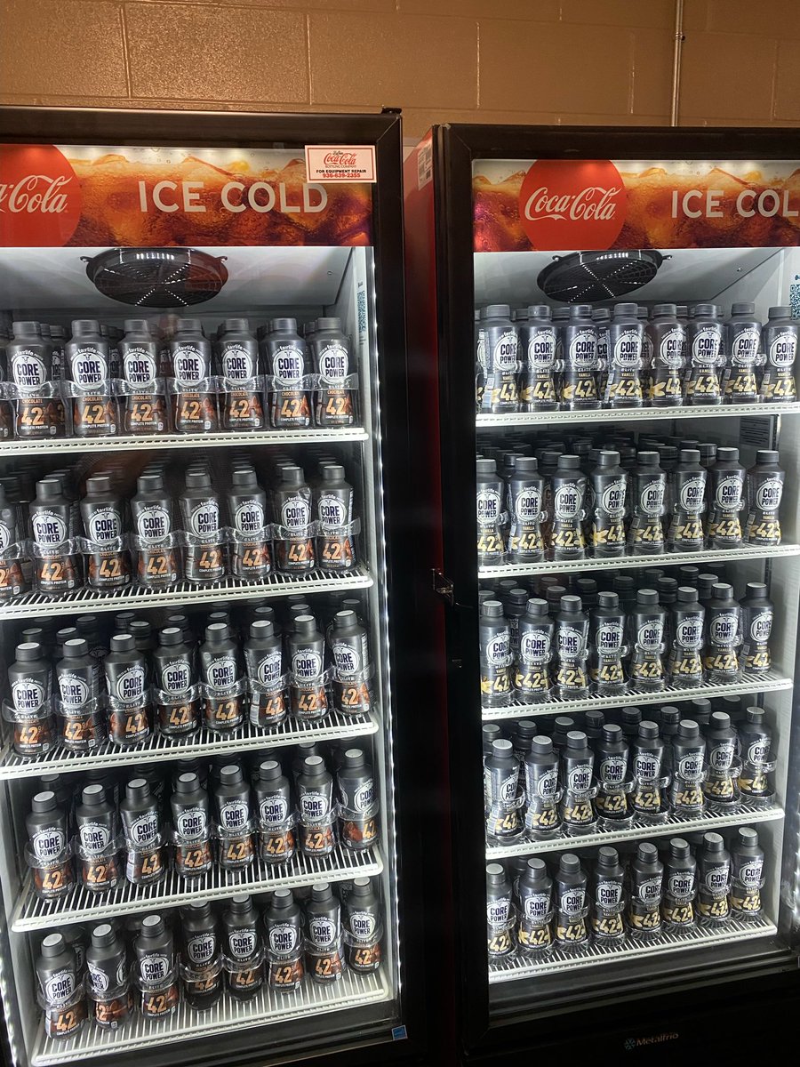 Lpsideliners's tweet photo. Big thank you to Lufkin Coca-Cola and our Lufkin Sideliners for investing in our athletes.

Fueling our guys the right way matters. Protein helps them recover, get stronger, and perform at a high level on Friday nights. @Lufkinfootball @abseckLPFB @CorePower @CocaCola https://t.co/9ic14xak0Q