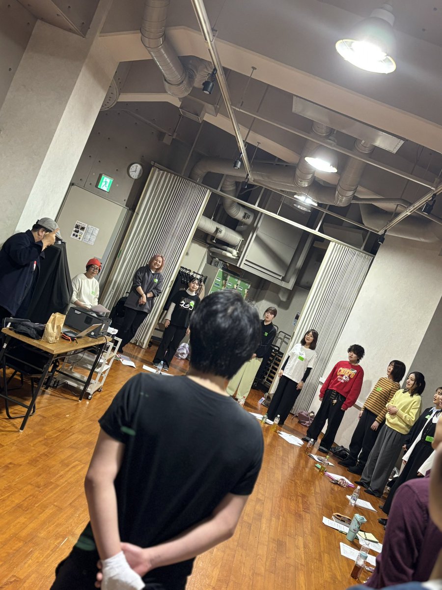 alktheater's tweet image. 本日はかあさんから差し入れいただきました。ありがとうございます❣️
今日は又八さんの発声方法についてワークショップ形式でレクチャーを受けました。
呼吸は大事‼️頑張ります。
そのあとは本読み。
まだ役は決まってないけれど色々な役の幅が見れて楽しい。
#STAYGOLD
#劇団アルクシアター
