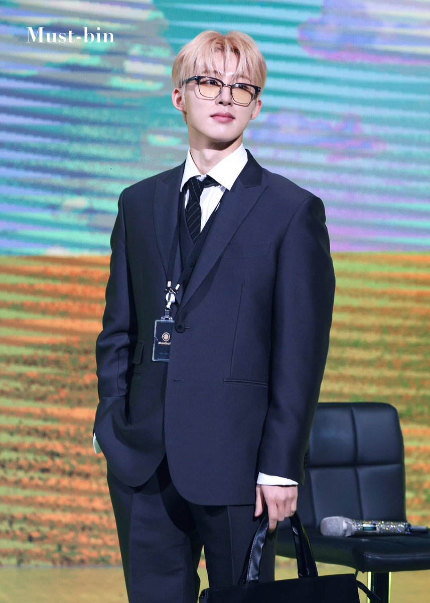 이 여정을 함께할 수 있다는 게 정말 감사해요 💓

#ID_WithBI_5thAnniversary
 #비아이 #HANBIN #BI #ビーアイ <a href="/shxx131bi131/">김한빈</a>