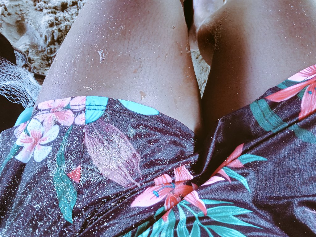 moonlight_18181's tweet photo. 04/04: de los mejores días de mi vida, me revolco una ola por rescatar a fre JAJA, ro confío en mi para cuidarlo, después fre me hizo una pregunta que me dejo helada pero se sintió tan lindo y cada cosa que paso me recuerdo lo mucho que amo a Eric y todo lo que conlleva amarlo 🤍 https://t.co/XfWFpMp8A0