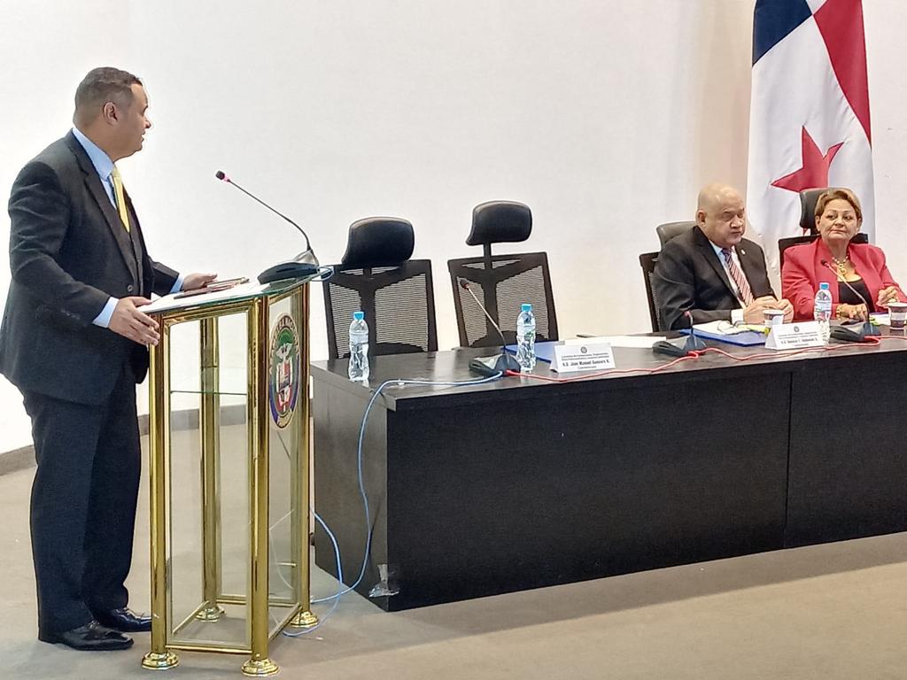 panamalaverdad's tweet photo. Ramón Abadi, Administrador de @AcodecoPma  tuvo el primer turno dentro de los candidatos a Magistrados del Tribunal Electoral, en el período de entrevistas que realiza, este martes, la Comisión de Credenciales de la Asamblea Nacional. https://t.co/n0ToJlJCAE