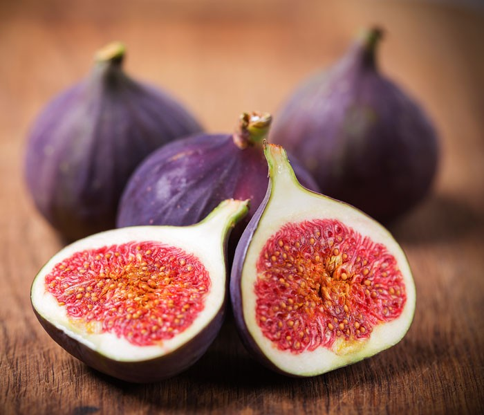 BobbyFreiler's tweet photo. Figs inhibit tumor growth better than some chemo agents (without the toxicity).

High in fiber, loaded with polyphenols.

They regulate blood sugar and ease constipation naturally.

I eat them daily 👍 https://t.co/H583FmuWi7