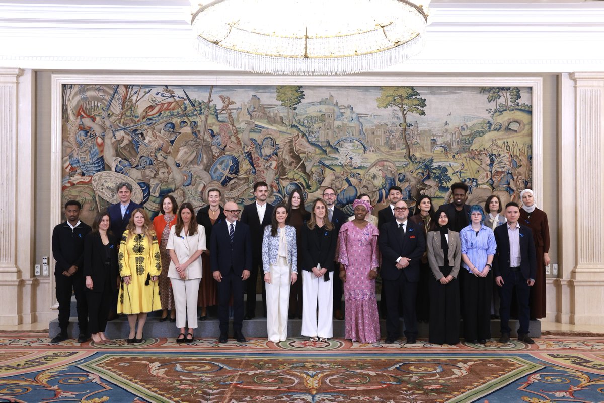 ACNURspain's tweet photo. Con motivo del 75 aniversario de ACNUR, el equipo de @ACNURspain acompañó hoy a un grupo de personas refugiadas en la audiencia con Su Majestad la Reina.

Muchas gracias a S.M. la Reina y a @CasaReal por su interés, cercanía y compromiso con las personas refugiadas. https://t.co/o6KuJotdp8