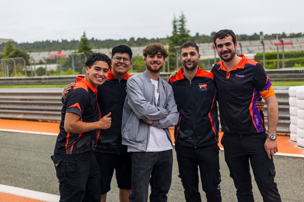 tecnicar_racing's tweet image. What you don't see from our box 🥰

Thanks to all guests who come to support Tecnicar by Amtog and T-Code!

📱 @vinyi_arnau96
#E3 #E4 #Eurocup3 #Eurocup4 #F4Spain #SpanishF4 #TecnicarByAMTOG #TCode #RoadToF1 #SingleSeaters #WeLiveForRacing