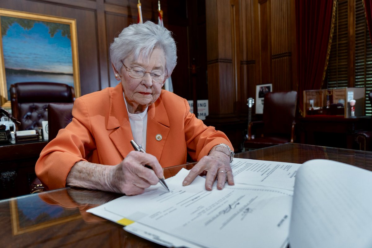 alpoliticsx's tweet image. Ivey Signs Post-Election Audit Law in Alabama
-New law mandates audits after elections, but critics note primaries—where many races are decided—are not included
#alpolitics #voterfraud #electionintegrity #electionaudit @GovernorKayIvey
Link in comments ⬇️