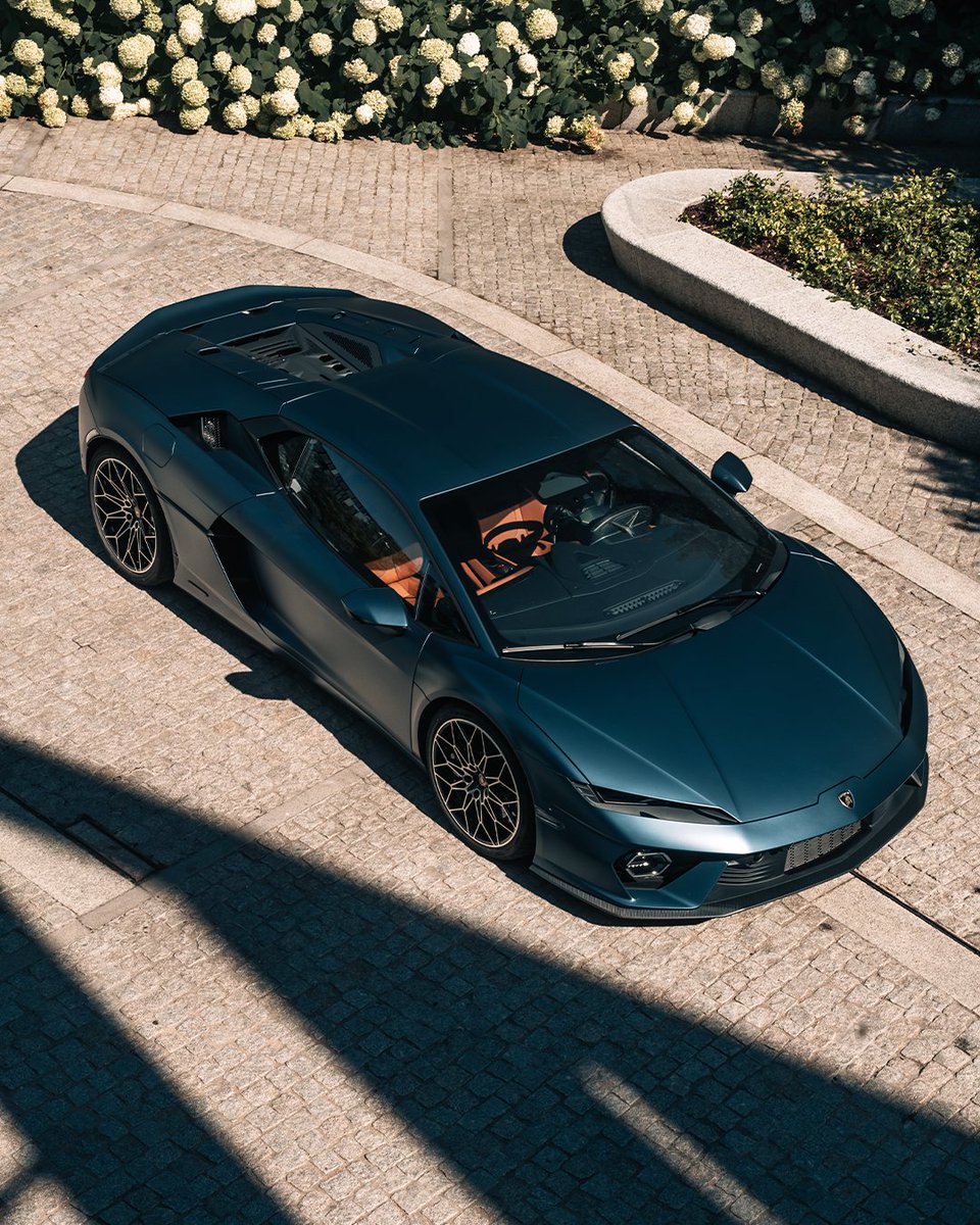Lamborghini tweet media
