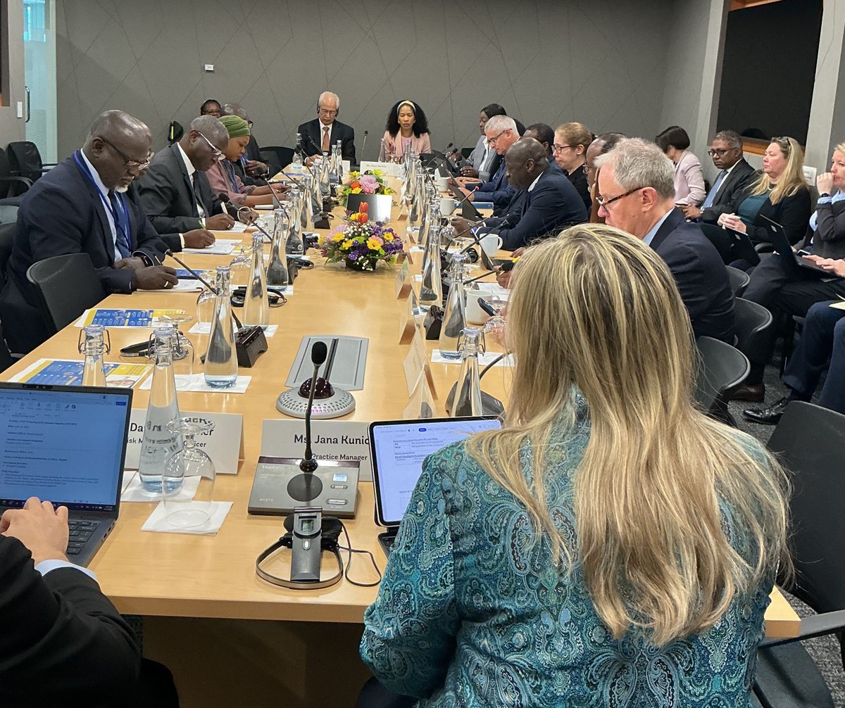 UEMOA_Officiel's tweet image. Le Président de la @UEMOA_Officiel, #AbdoulayeDIOP a rencontré le Vice-Président @WorldBankAfrica @BM_Afrique, @ousmane_diagana, ce mardi 14 avril à #WashingtonDC. Les échanges ont porté sur la coopération entre les deux institutions et les projets en cours.