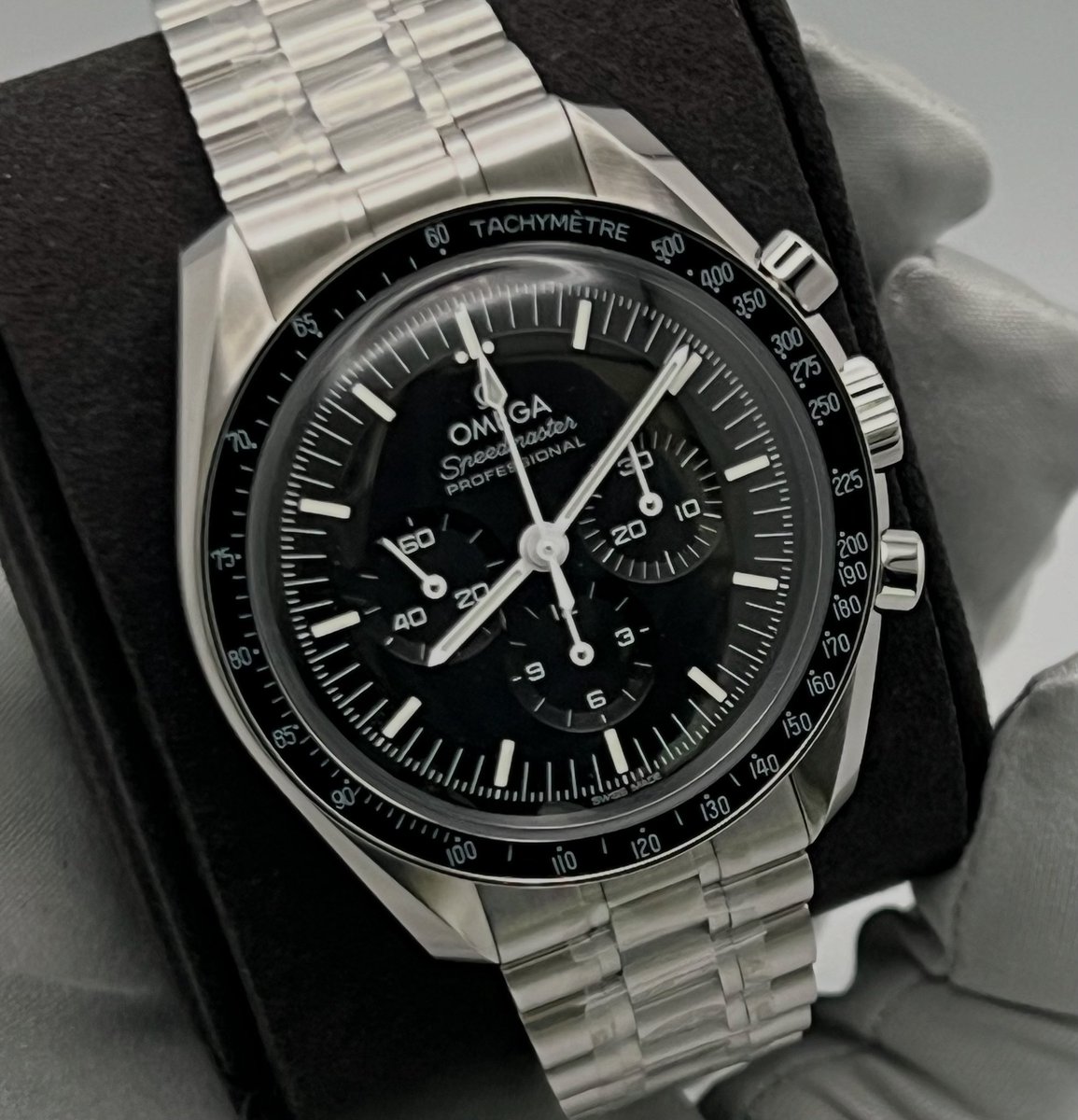 BrecksWatches's tweet photo. This brand new 2026 Omega Speedmaster Professional Hesalite is ready to ship to its new home. Only $6400! These don’t last long. DM me to lock it up. https://t.co/cIM8RB2UOi