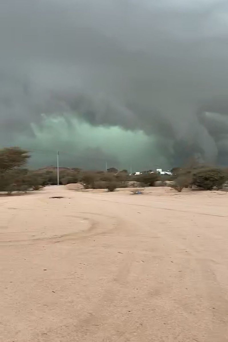 Arab_Storms's tweet image. سحابة خضراء مهيبة تضرب دراويش بحصاة قحطان الآن، مصحوبة بزخات برد كثيف 🧊🌩️ منطقة #الرياض ✅
14-4-2026
#Riyadh 
#SaudiWeather #Hailstorm