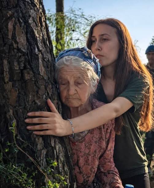 Sol Yumruk tweet media