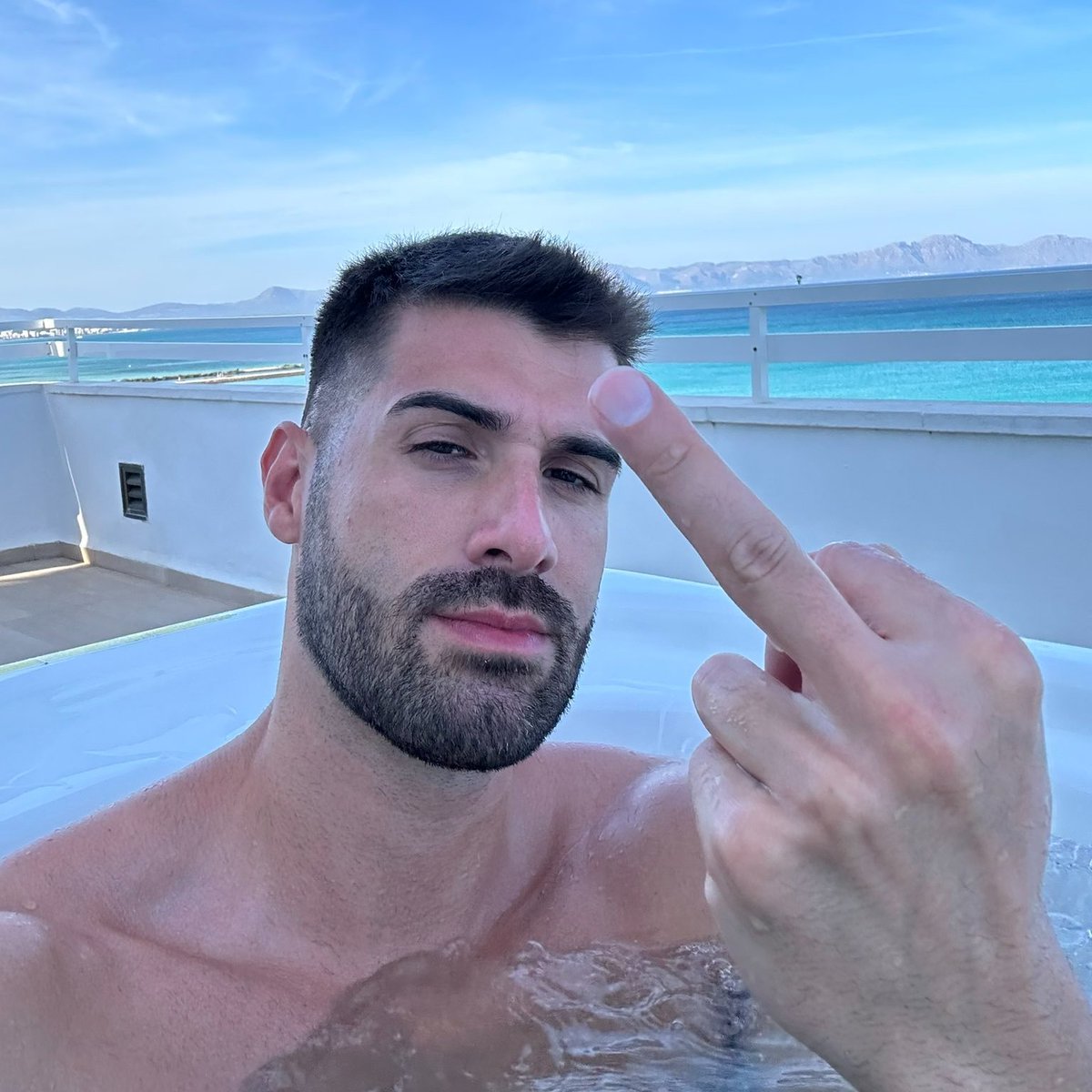 Horny Harry tweet media