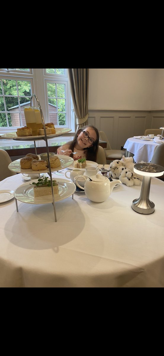 <a href="/ruiyukimura/">雪村@楽しく暮らしたい</a> Mmmmm looks amazing. Here is my granddaughter with a basic English Afternoon Tea  🏴󠁧󠁢󠁥󠁮󠁧󠁿😂